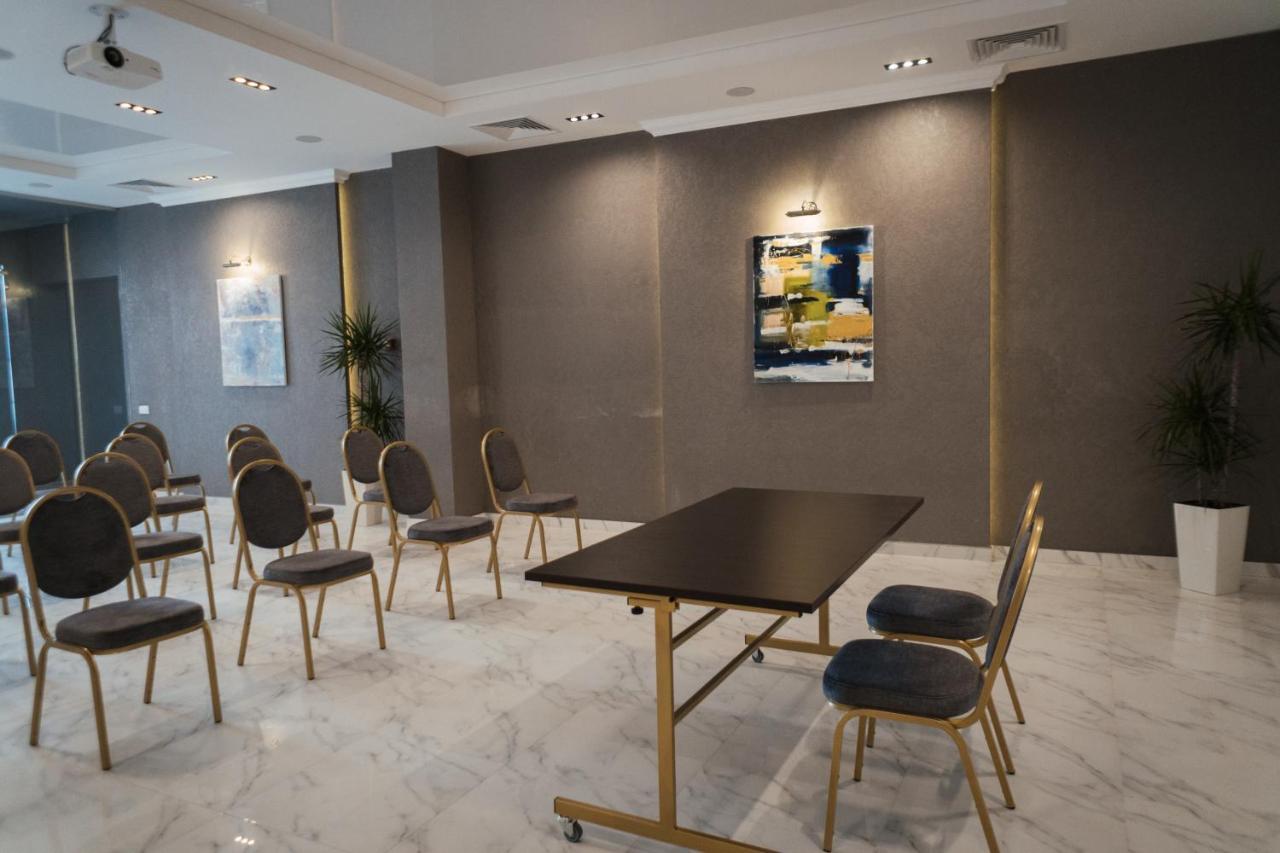 Optima Collection Bergshloss Rivne Exterior photo